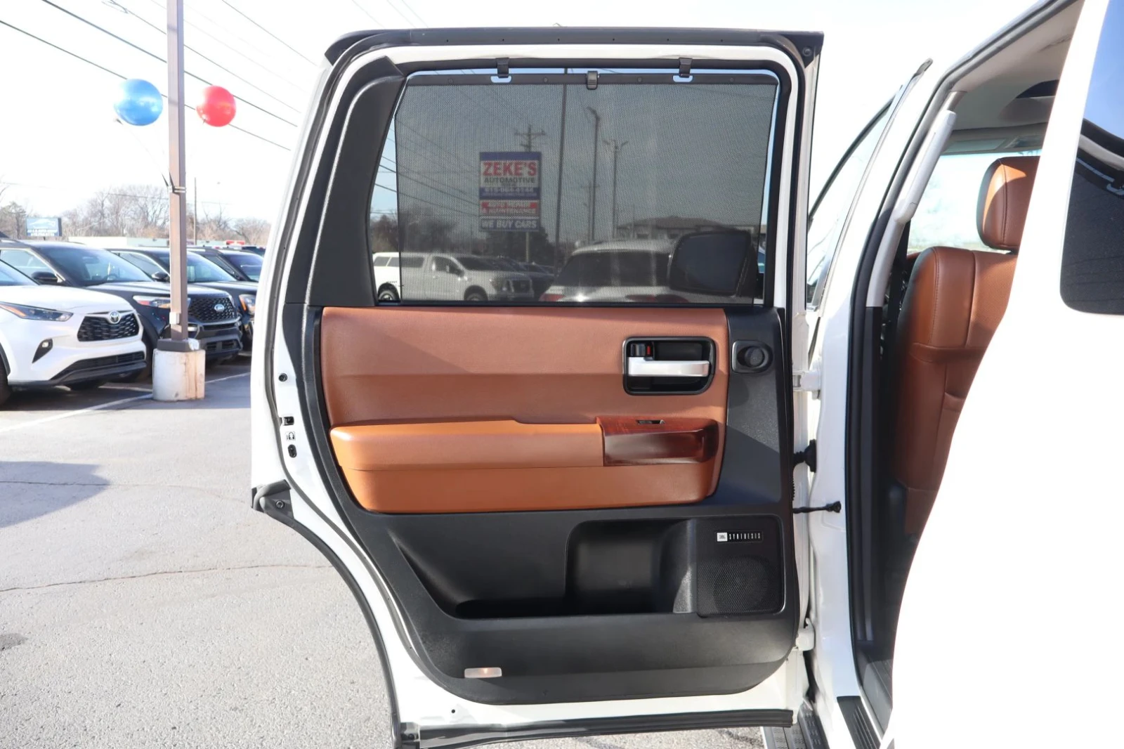 Toyota Sequoia 5.7 V8 Platinum, снимка 10 - Автомобили и джипове - 53939030