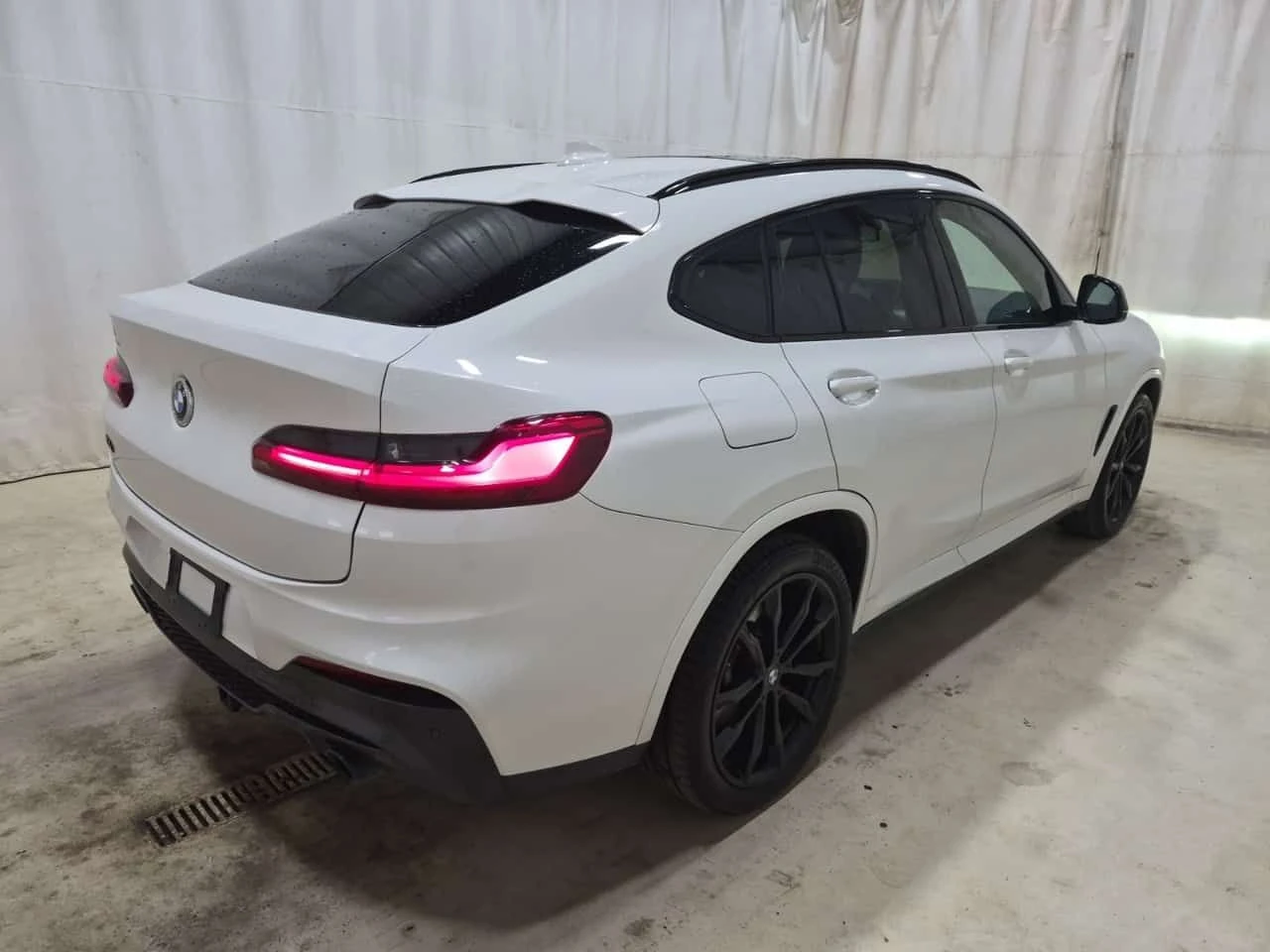 BMW X4  xDrive30i / HUD / HARMAN KARDON / 360 / RED INT , снимка 3 - Автомобили и джипове - 55464511