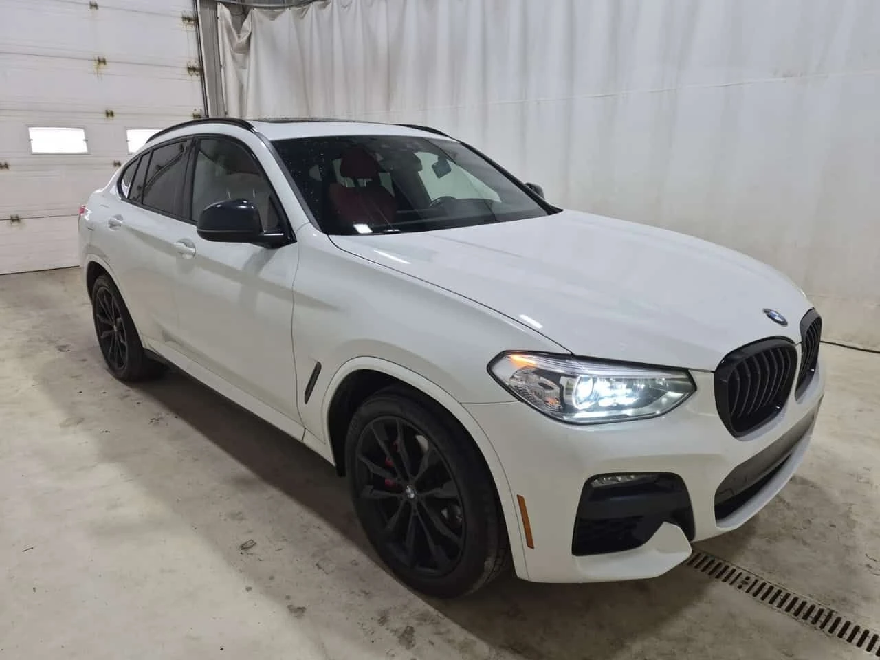 BMW X4  xDrive30i / HUD / HARMAN KARDON / 360 / RED INT , снимка 2 - Автомобили и джипове - 55464511