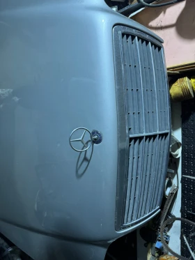 Преден капак на Mercedez Benz C180, снимка 3