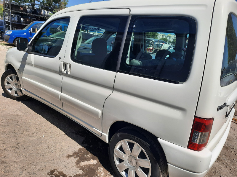 Citroen Berlingo 1.6i 4вратиКАТО НОВ!, снимка 4 - Автомобили и джипове - 46799909