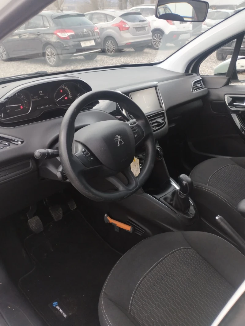 Peugeot 208, снимка 5 - Автомобили и джипове - 48445875