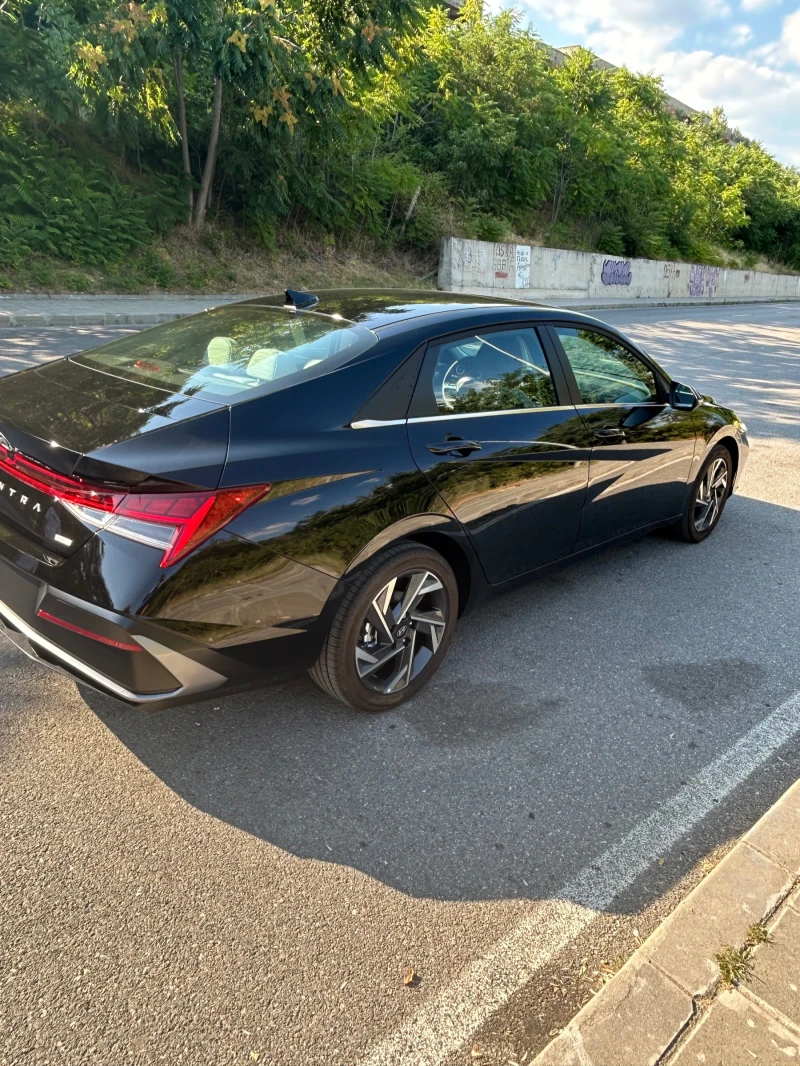 Hyundai Elantra, снимка 7 - Автомобили и джипове - 52553511