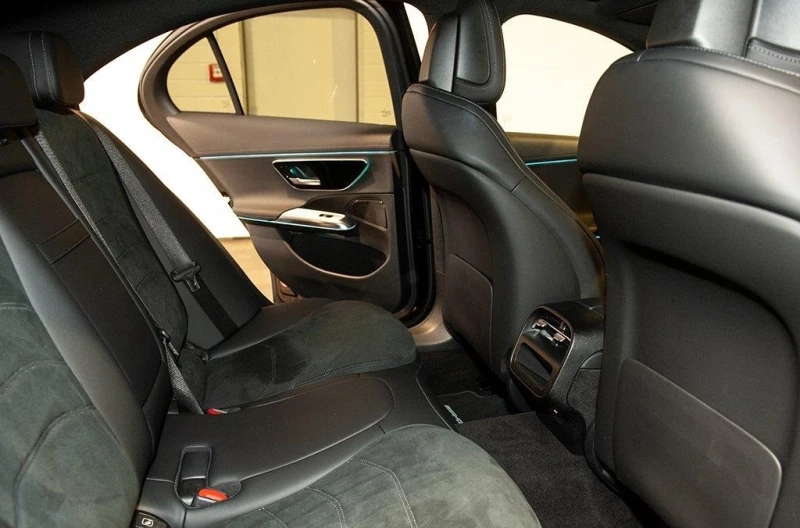 Mercedes-Benz E 200 AMG/ NEW MODEL/ NIGHT/ CAMERA/ DISTRONIC/, снимка 12 - Автомобили и джипове - 51616416