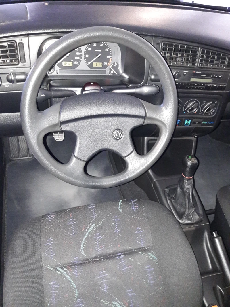 VW Golf 1.6mi 75k.c.Pink Floyd, снимка 3 - Автомобили и джипове - 52420173