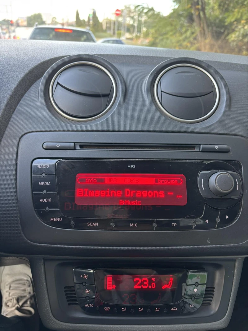 Seat Ibiza 1.4 Газ/Бензин 86к.с., снимка 10 - Автомобили и джипове - 52504350