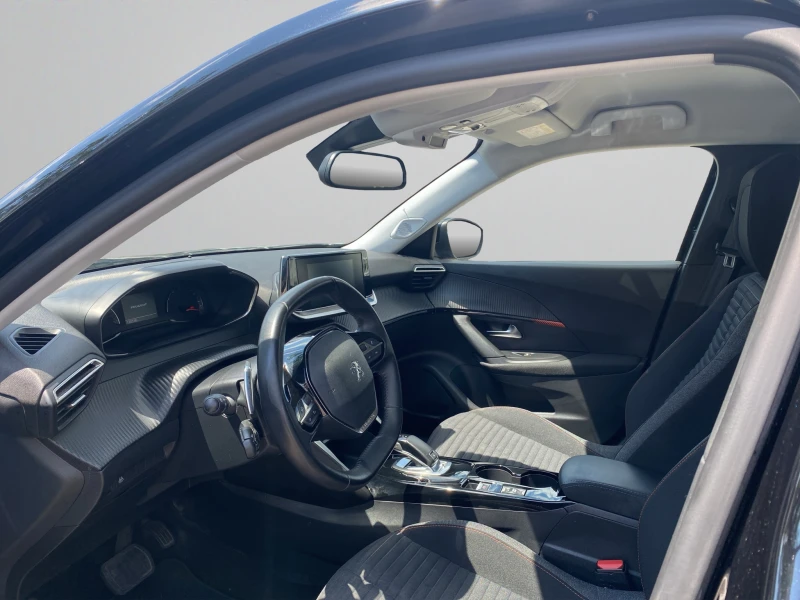 Peugeot 2008 Active pack 1.2 130 hp EAT8, снимка 8 - Автомобили и джипове - 52885862