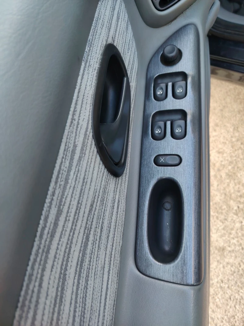 Renault Laguna, снимка 13 - Автомобили и джипове - 53105369