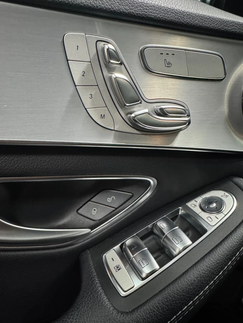 Mercedes-Benz C 300 AMG 4matic, снимка 16 - Автомобили и джипове - 53114728
