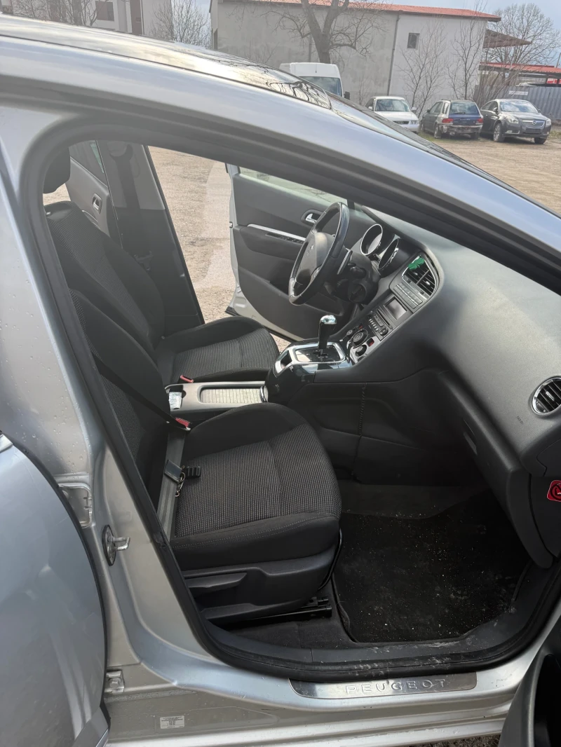 Peugeot 5008 1.6HDI, снимка 17 - Автомобили и джипове - 53314249