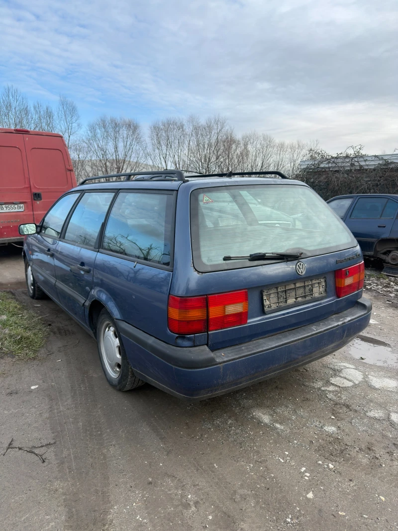 VW Passat B3 1.8i, снимка 4 - Автомобили и джипове - 53435325