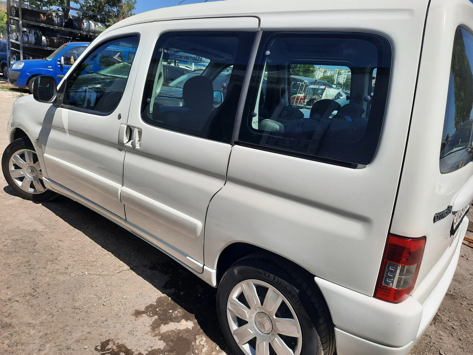 Citroen Berlingo 1.6i 4вратиКАТО НОВ! - изображение 4