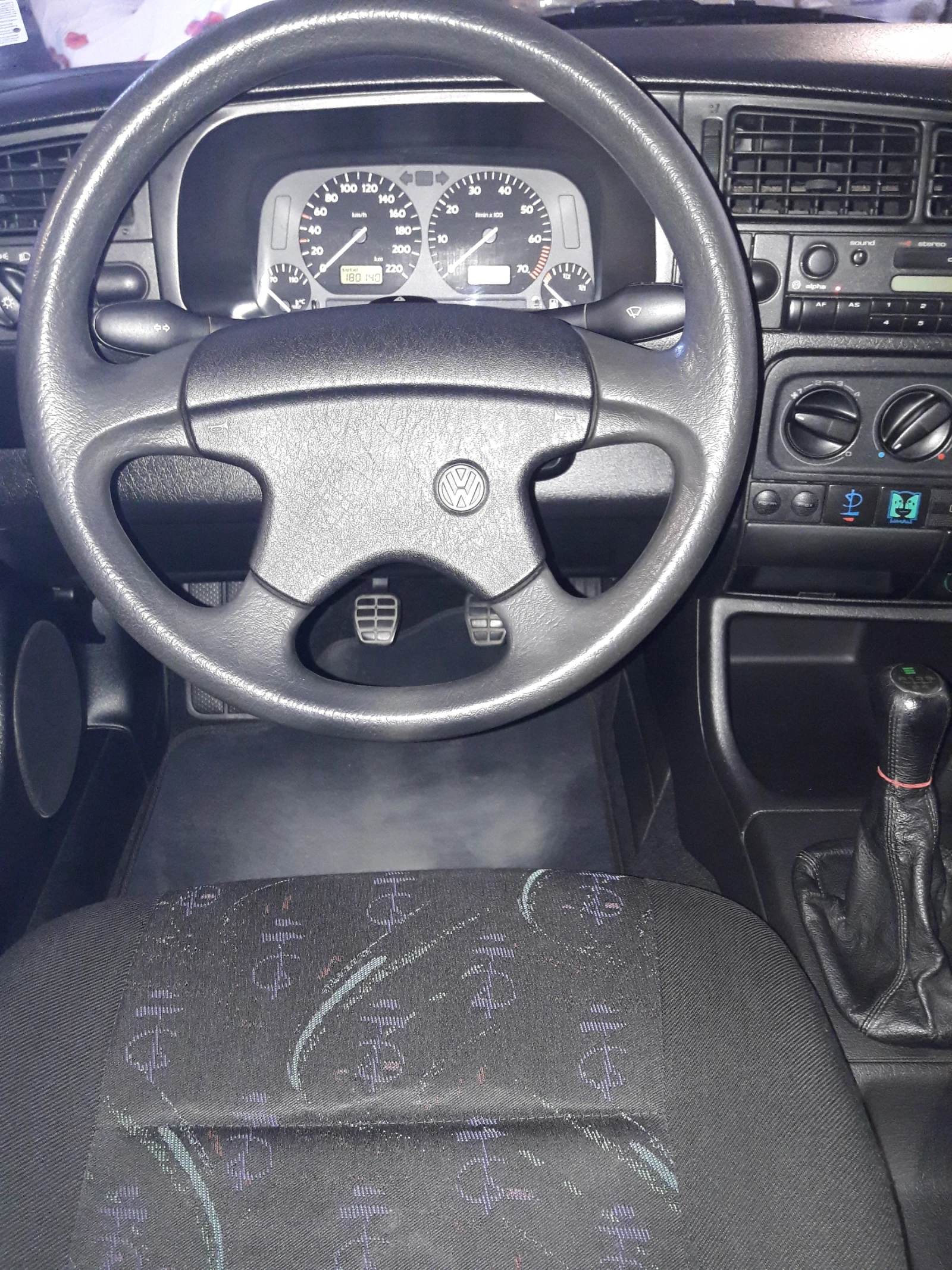 VW Golf 1.6mi 75k.c.Pink Floyd - изображение 10
