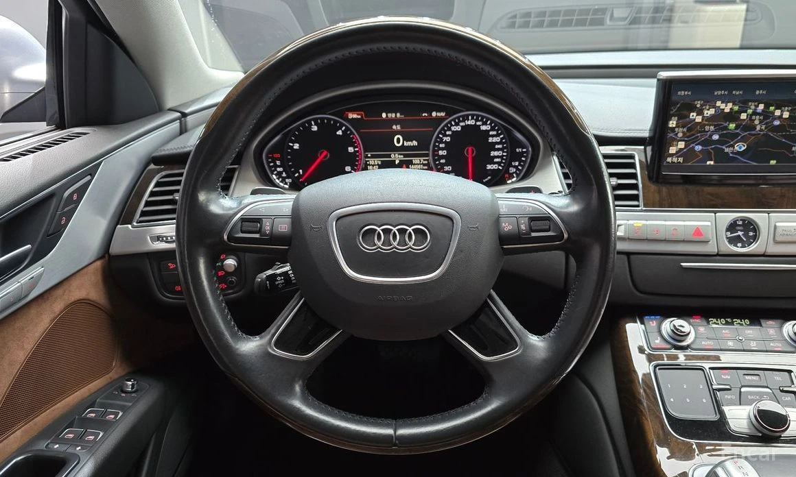 Audi A8, снимка 13 - Автомобили и джипове - 53837337