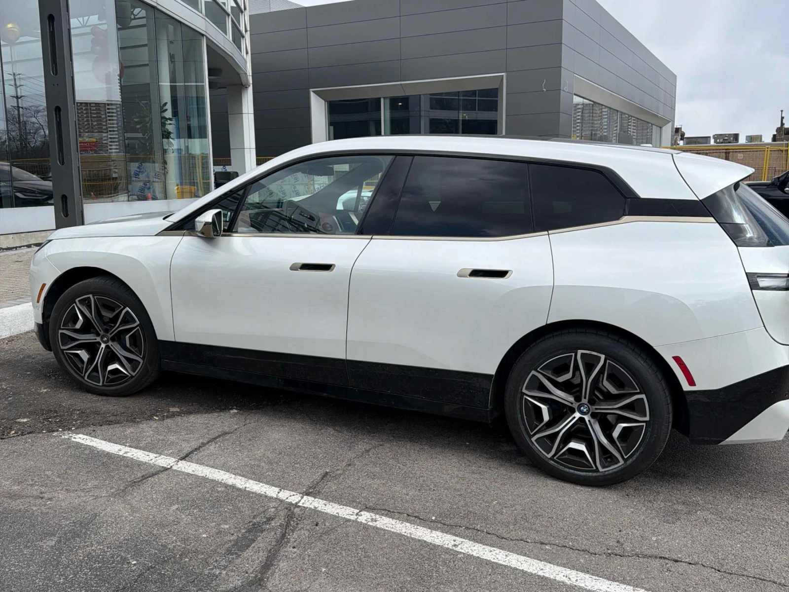 BMW iX xDrive50, снимка 2 - Автомобили и джипове - 54400694