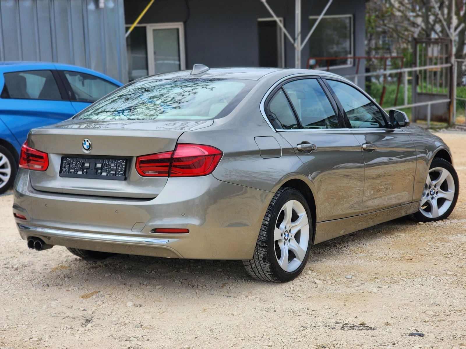 BMW 320 i Facelift, снимка 4 - Автомобили и джипове - 54560721