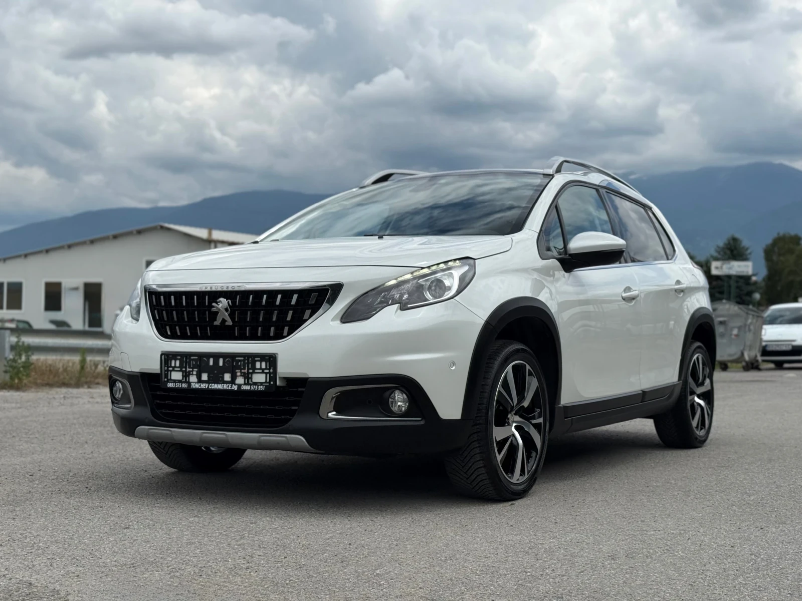 Peugeot 2008 1.6-BLUEHDI-FACE-КАМЕРА-ПАНОРАМА-КОЖА-КАТО НОВА, снимка 3 - Автомобили и джипове - 55135994