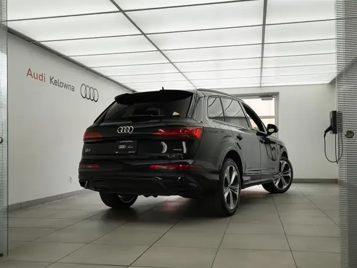 Audi Q7 55 TFSI Progressiv * CARFAX * AВТО КРЕДИТ, снимка 3 - Автомобили и джипове - 55157466