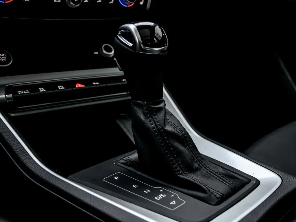 Audi Q3  quattro Technik 45 TFSI, снимка 12 - Автомобили и джипове - 54260406