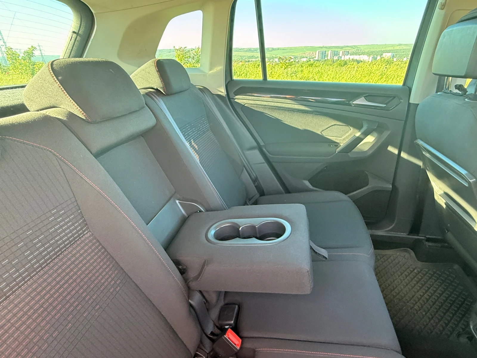 VW Tiguan, снимка 6 - Автомобили и джипове - 54633953