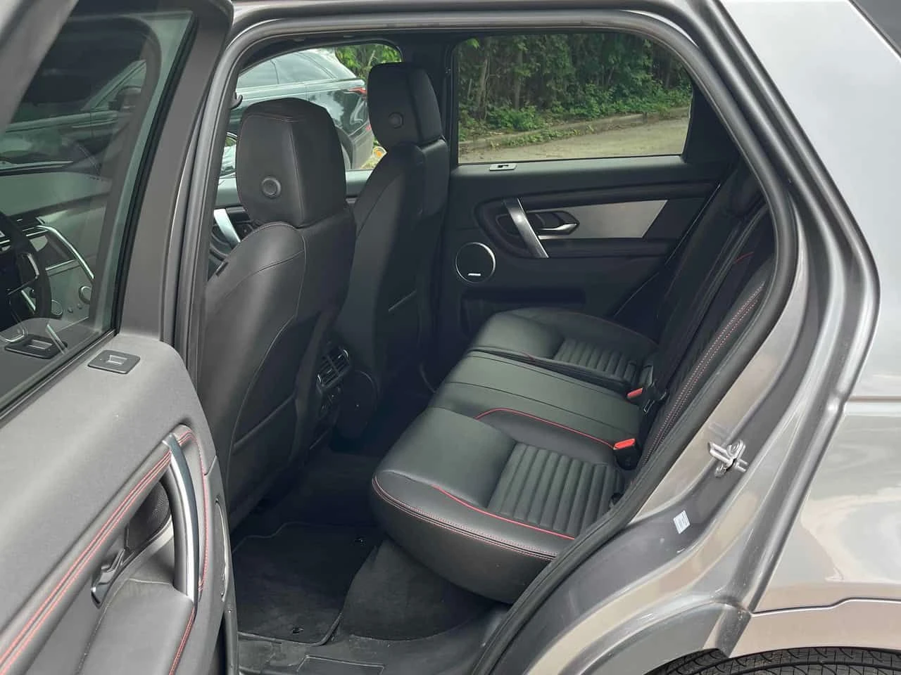 Land Rover Discovery Sport * R Dynamic SE * CARFAX * ОПЦИЯ ЗА ФИНАНСИРАНЕ, снимка 10 - Автомобили и джипове - 54995815