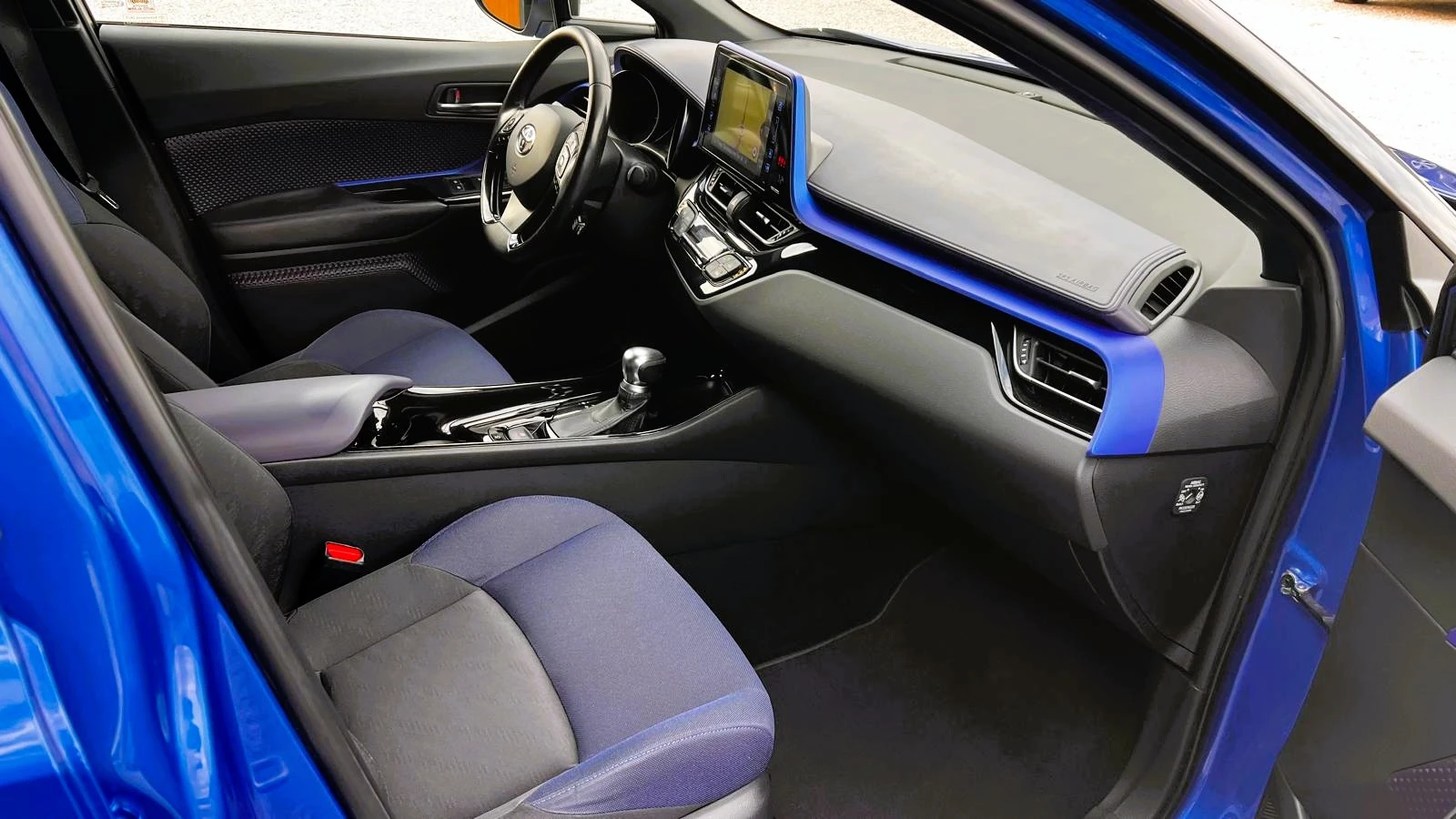 Toyota C-HR 1.2-T 4x4 STYLE ДИСТРОНИК KEYLESS КАМЕРА ПОДГРЕВ, снимка 9 - Автомобили и джипове - 55269519