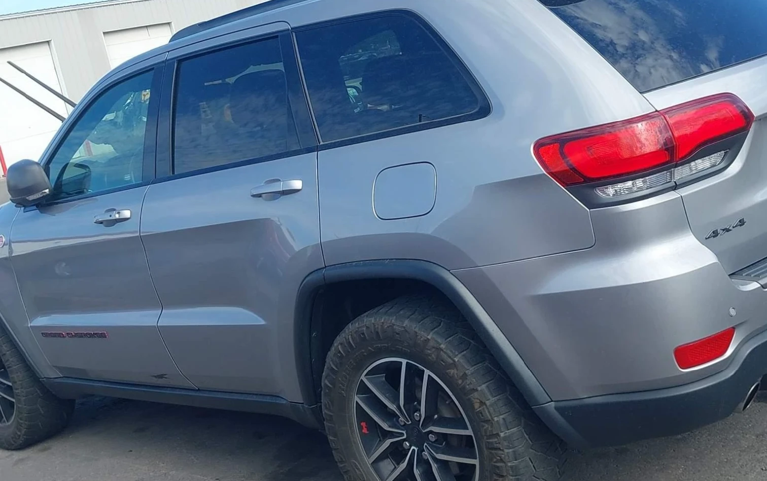 Jeep Grand cherokee TRAILHAWK ALPINE МУЗИКА ВИДЕОКЛИП CARFAX, снимка 4 - Автомобили и джипове - 55875753