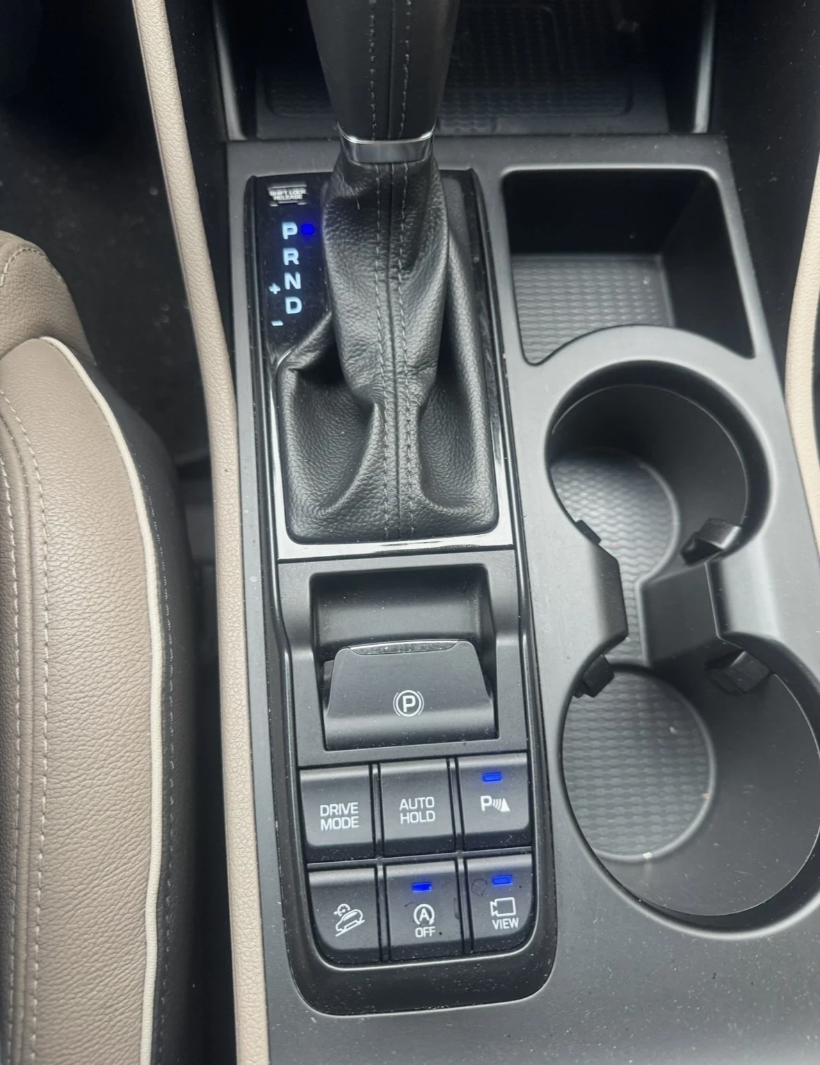 Hyundai Tucson 1.6 T-GTI FULL, снимка 12 - Автомобили и джипове - 56113005