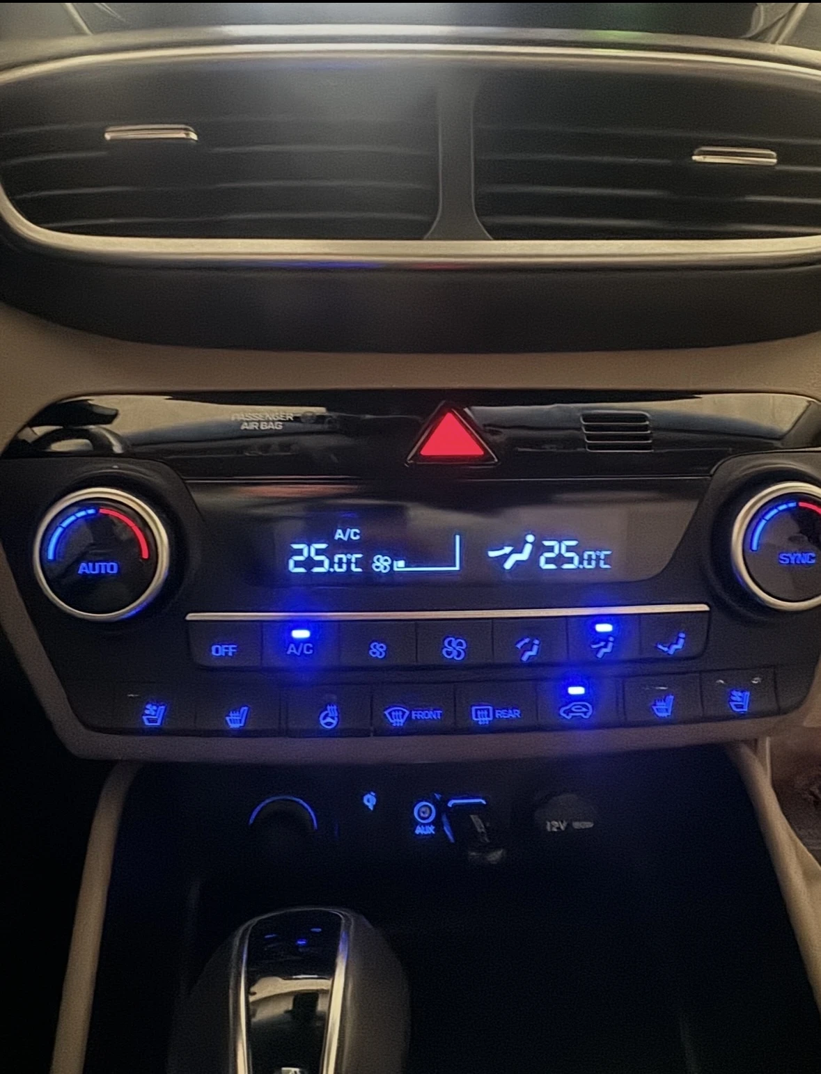 Hyundai Tucson 1.6 T-GTI FULL, снимка 11 - Автомобили и джипове - 56113005