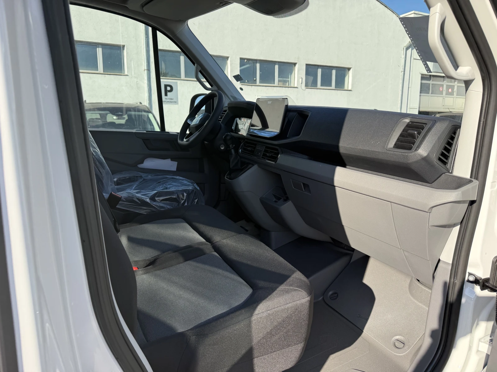 VW Crafter 35 Kasten M 11, 3 м3 2, o TDI 140 k.c 6MT, снимка 9 - Бусове и автобуси - 54907549
