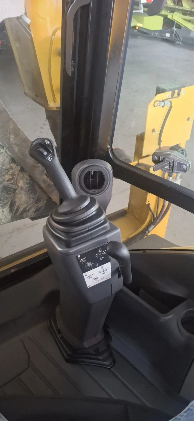 Багер Caterpillar  - изображение 7