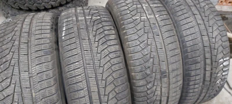 Гуми Зимни 225/55R17, снимка 1 - Гуми и джанти - 35606659