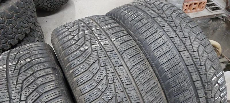 Гуми Зимни 225/55R17, снимка 3 - Гуми и джанти - 35606659