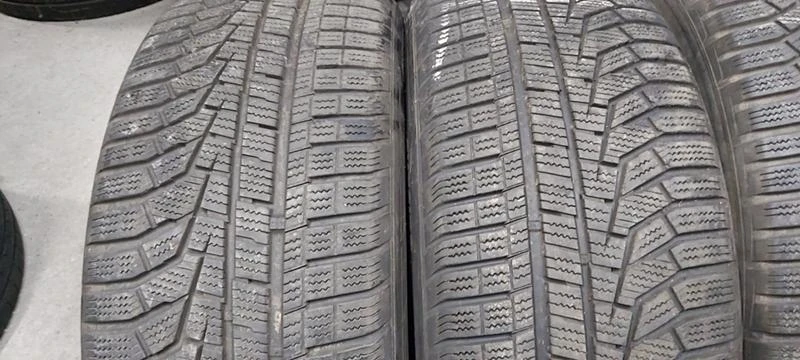 Гуми Зимни 225/55R17, снимка 2 - Гуми и джанти - 35606659