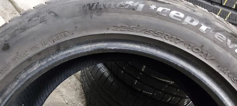 Гуми Зимни 225/55R17, снимка 9 - Гуми и джанти - 35606659