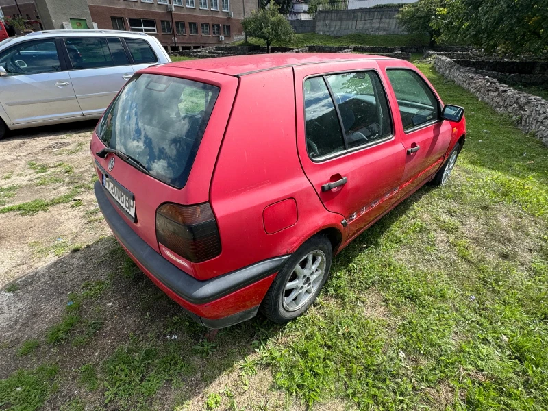 VW Golf 1.8mi, снимка 5 - Автомобили и джипове - 47311793