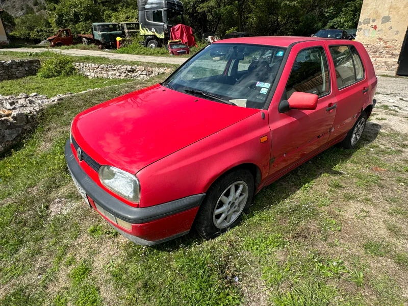 VW Golf 1.8mi, снимка 1 - Автомобили и джипове - 47311793