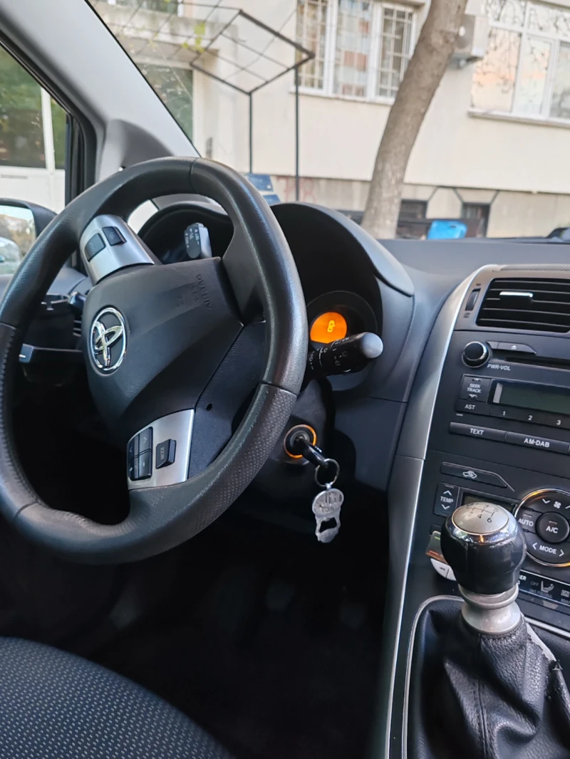 Toyota Auris, снимка 6 - Автомобили и джипове - 48344264