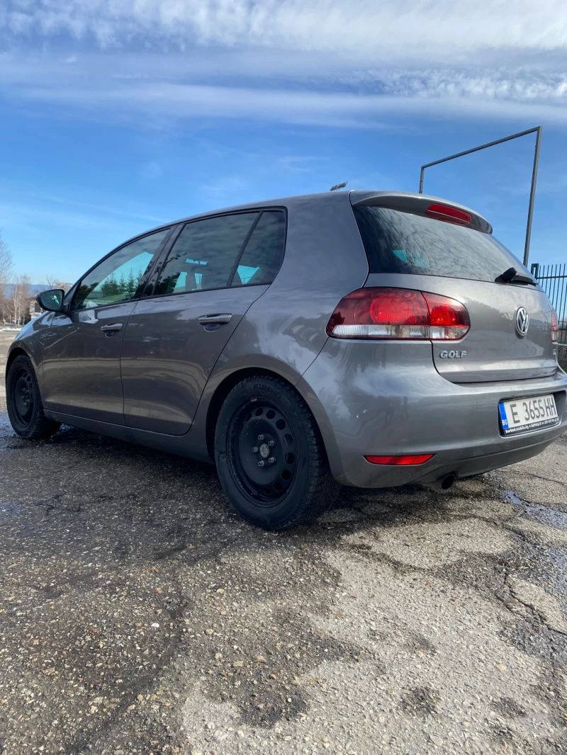 VW Golf 1.6 TDI, снимка 2 - Автомобили и джипове - 48849798