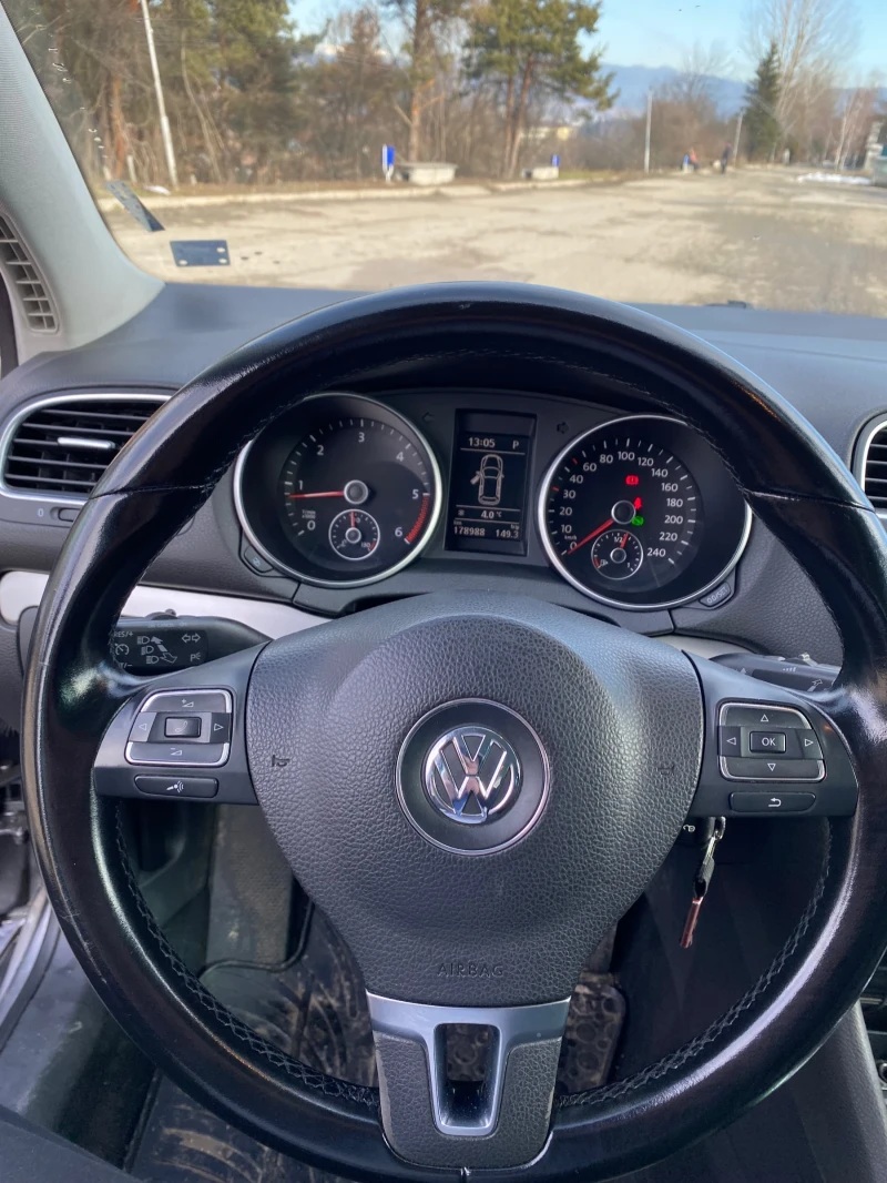 VW Golf 1.6 TDI, снимка 8 - Автомобили и джипове - 48849798