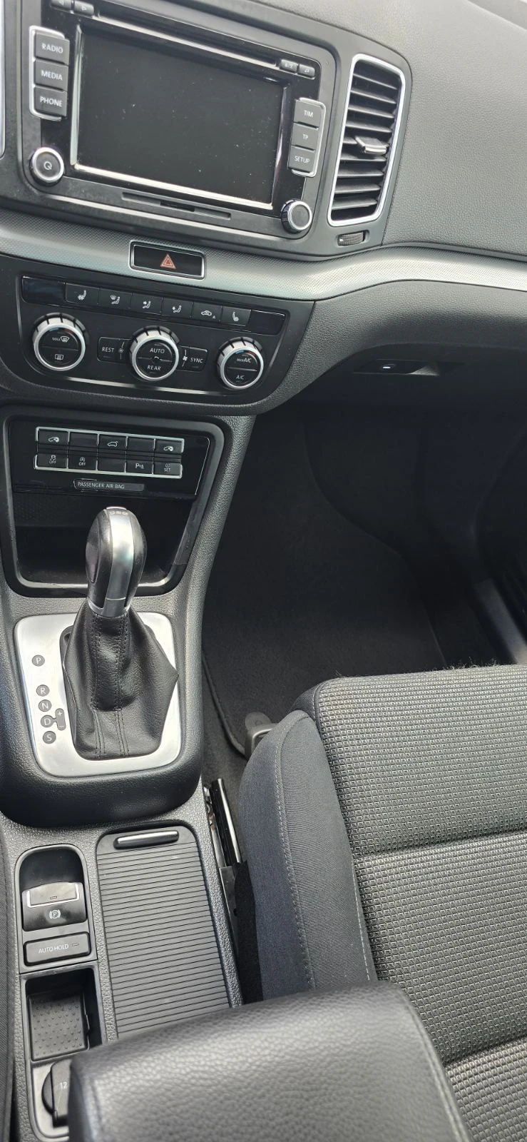 VW Sharan 2.0 TDI 7 местен, телич, РЕАЛНИ 215000  КМ, снимка 8 - Автомобили и джипове - 54829480