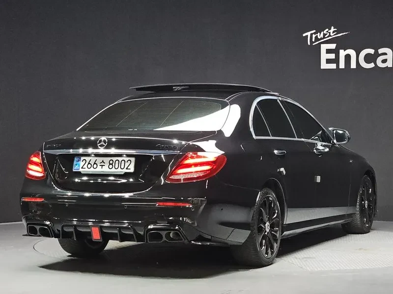 Mercedes-Benz E 350 4Matic Amg Line, снимка 2 - Автомобили и джипове - 55138265