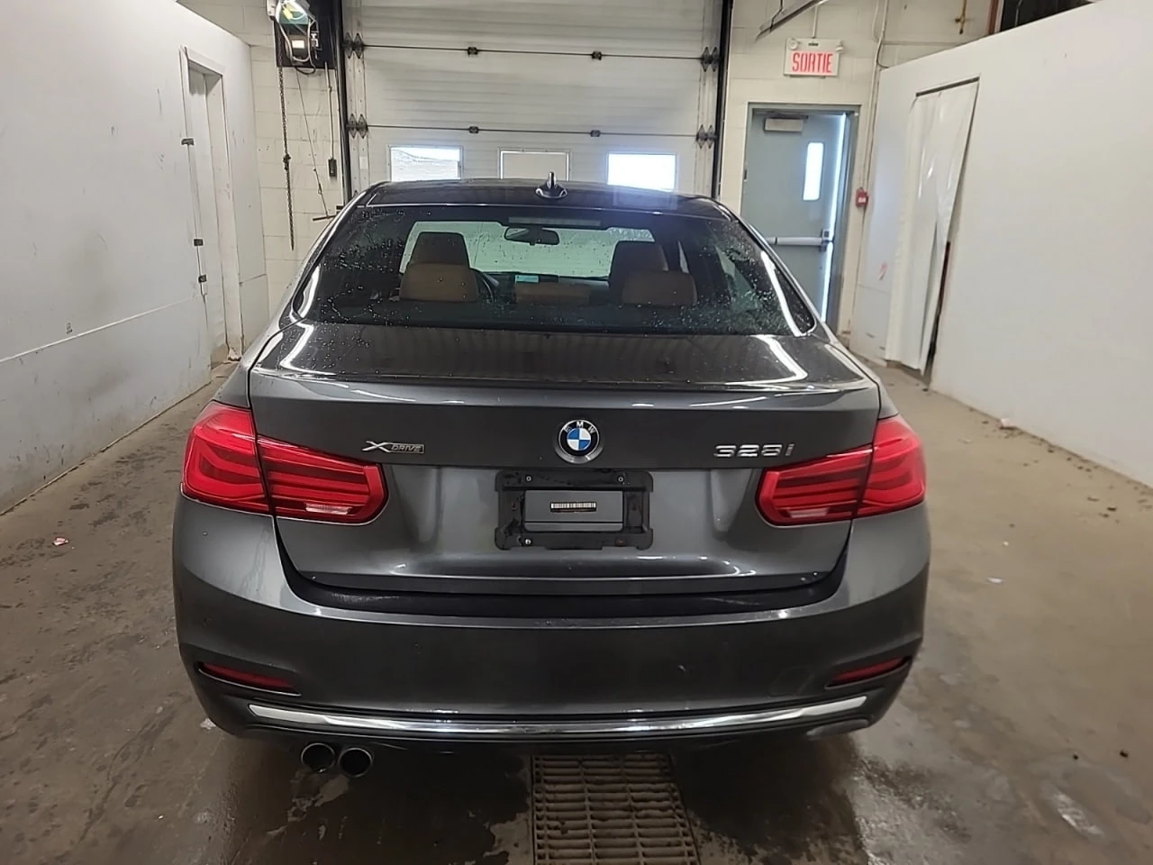 BMW 328 * АВТО КРЕДИТ* ЦЕНА ДО БГ * СЕРВИЗНА ИСТОРИЯ *  - изображение 4