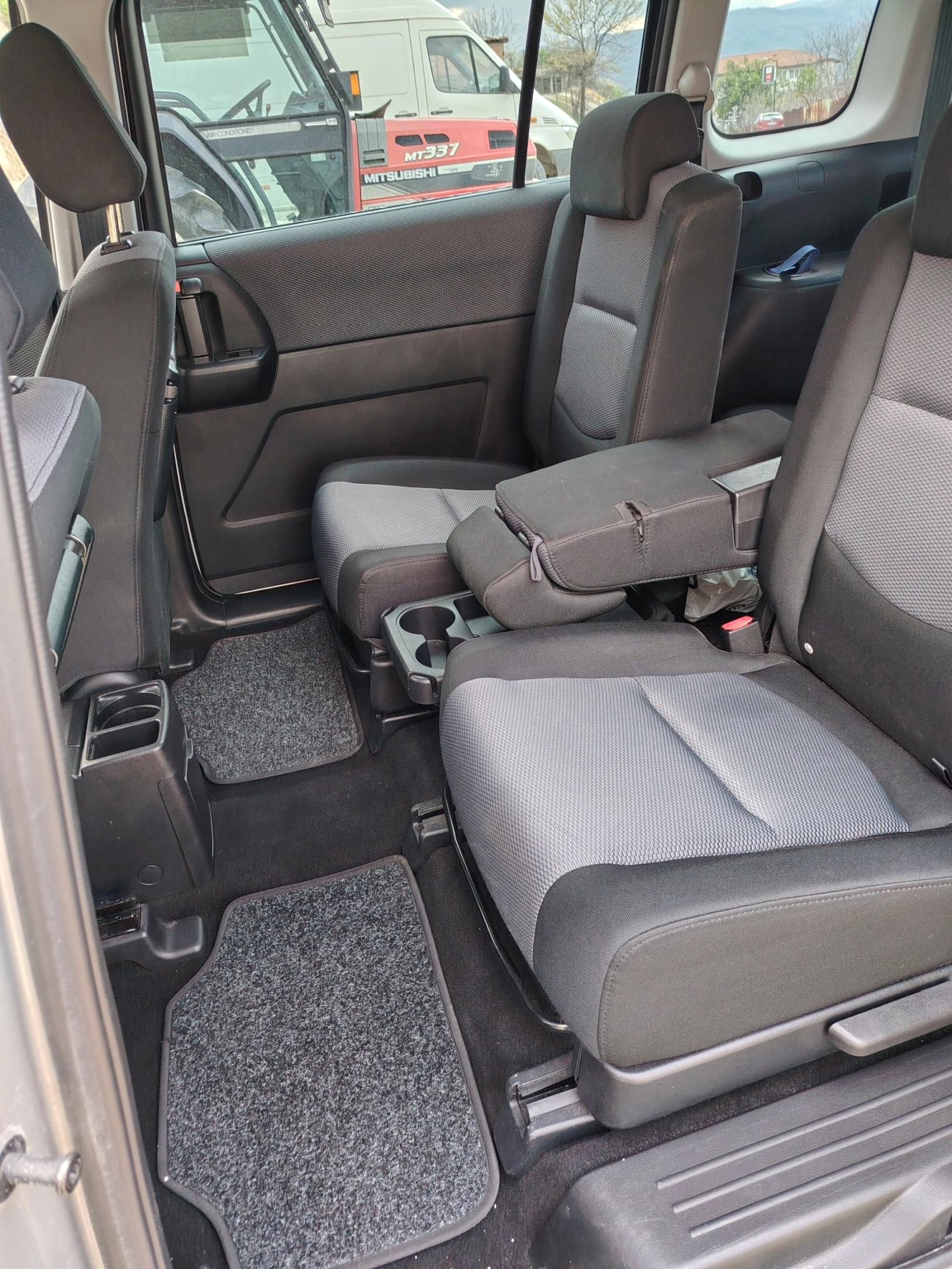 Mazda 5 2.0, снимка 13 - Автомобили и джипове - 53990624