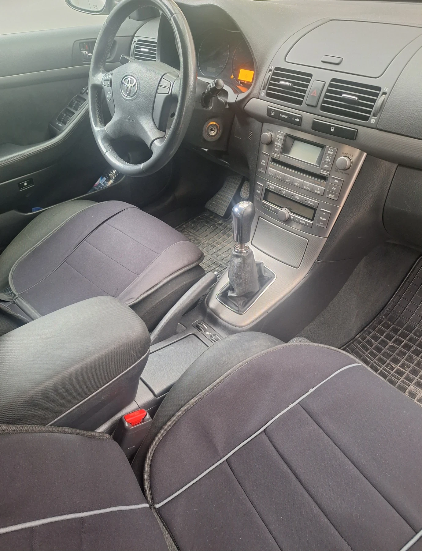 Toyota Avensis 1.8, снимка 4 - Автомобили и джипове - 54078536