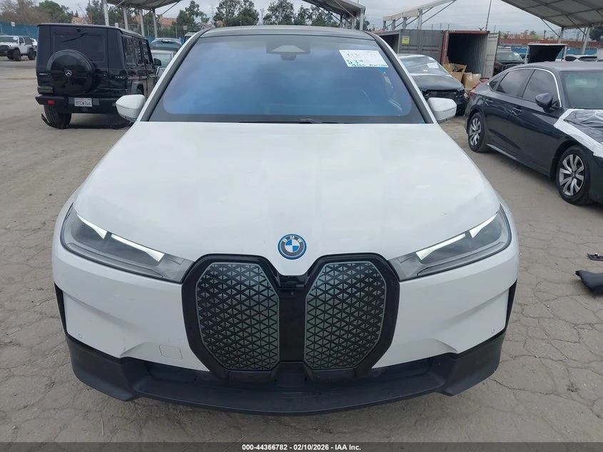 BMW iX xDrive50, снимка 13 - Автомобили и джипове - 54512954