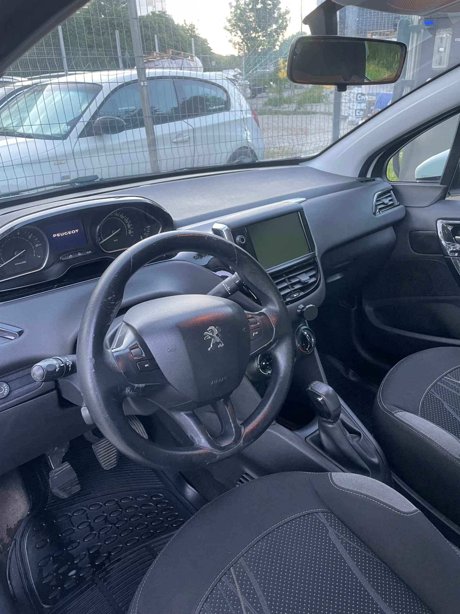 Peugeot 208, снимка 8 - Автомобили и джипове - 54750679