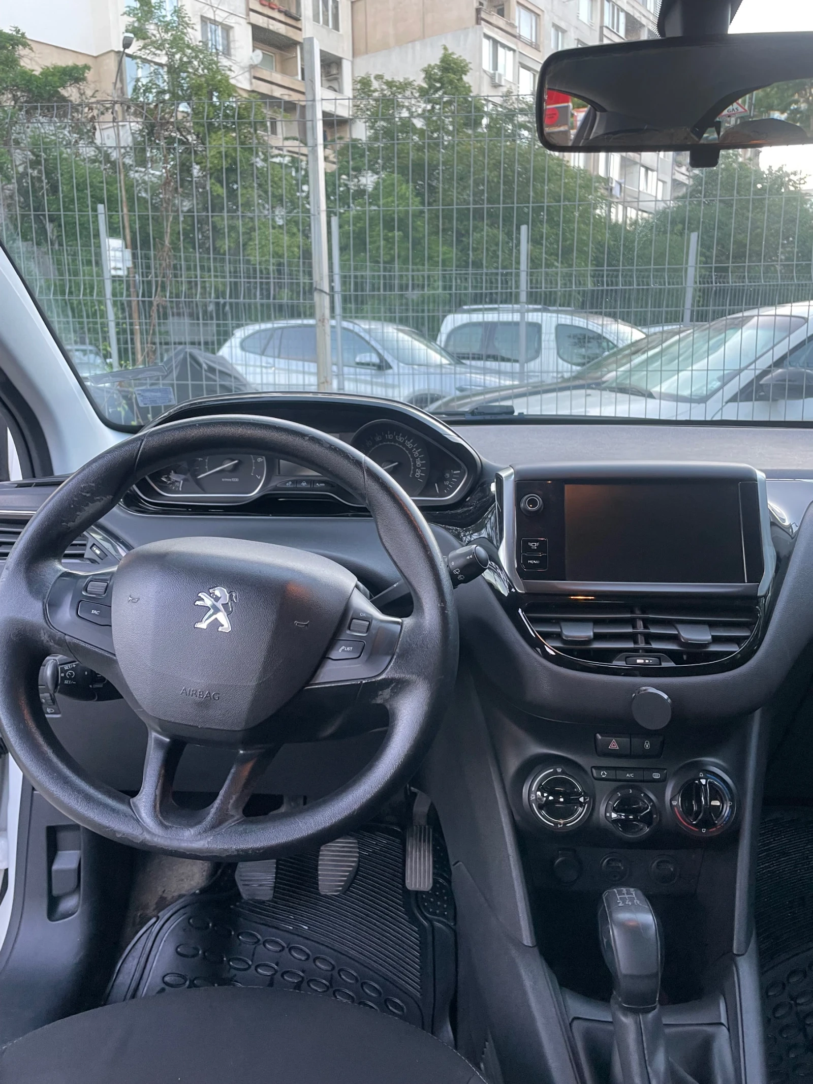 Peugeot 208, снимка 10 - Автомобили и джипове - 54750679