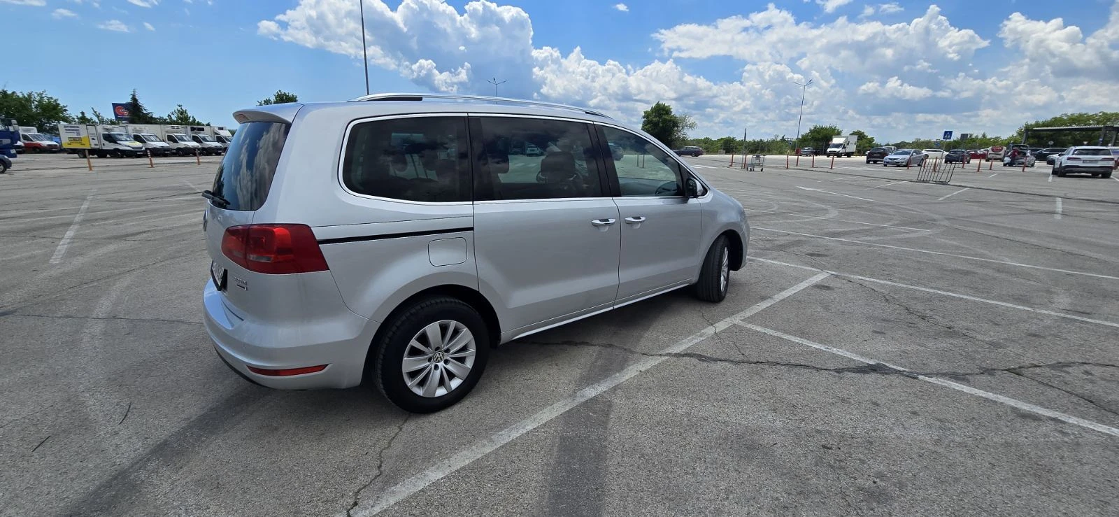 VW Sharan 2.0 TDI 7 местен, телич, РЕАЛНИ 215000  КМ, снимка 3 - Автомобили и джипове - 54829480