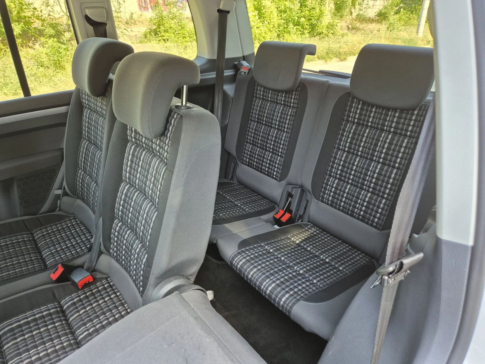 VW Touran CROSS 2.0TDI 7 Местен, снимка 14 - Автомобили и джипове - 55087982